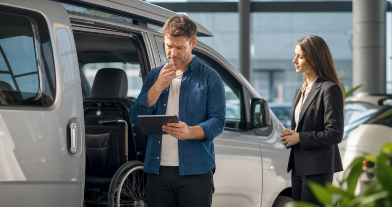 Image d’en-tête pour l’article : Avis des clients : comment les lire sans se tromper avant un projet auto ou TPMR